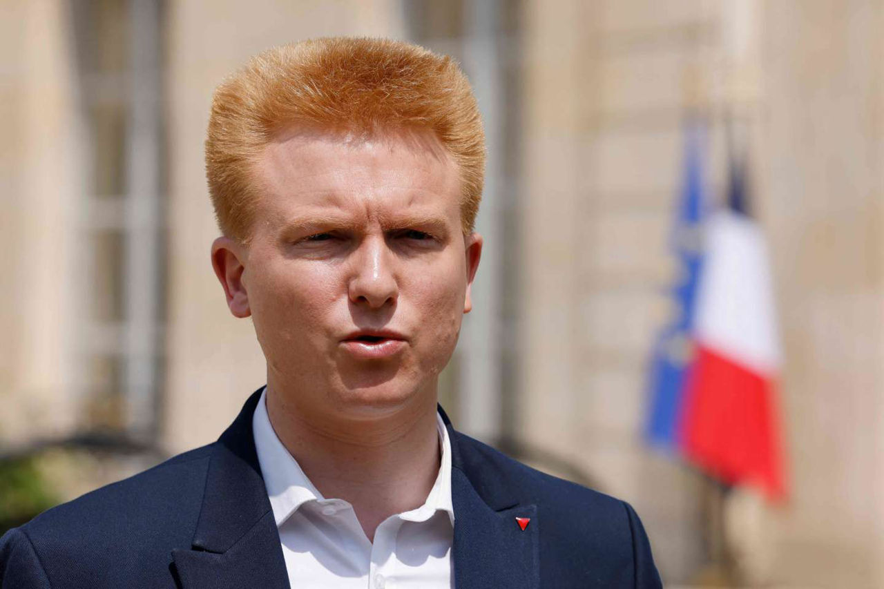 Скандал во Франции: Ряд политиков встали на защиту депутата, ударившего жену.