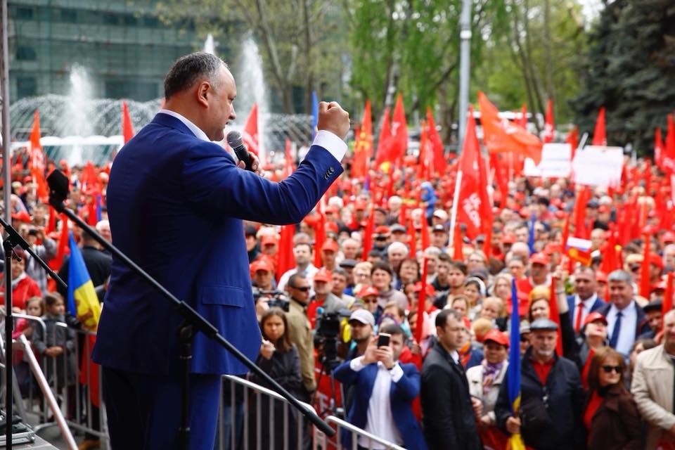 Додон о первомайском марше: Это хорошая традиция, и я ее поддерживаю