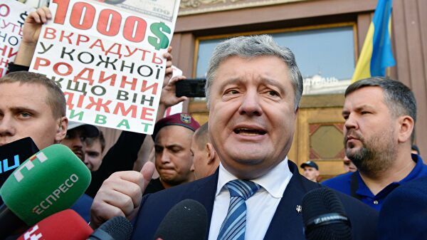 На Украине возбудили дело из-за возможной служебной халатности Порошенко.