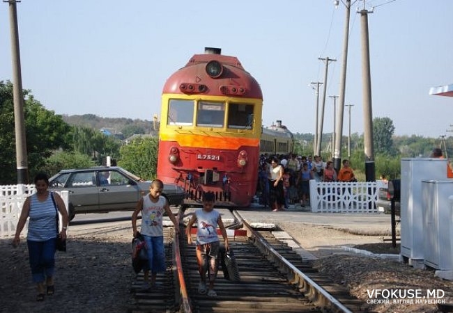 Пьяный мужчина не смог перейти рельсы.