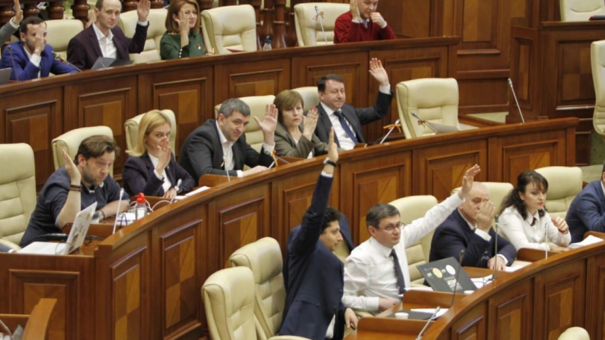 Платформа DA поддержит вотум недоверия против министра Думбрэвяну.