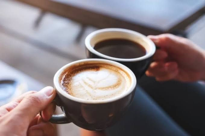 Studiu: Consumul de cafea poate reduce riscul de ciroză și cancer la ficat.