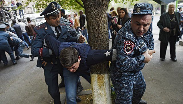 В Ереване задержали 183 демонстранта.