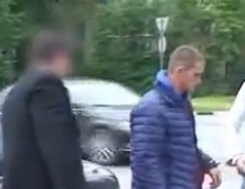 Молодой человек изрубил топором семью из трех человек в одном из домов населенного пункта.
