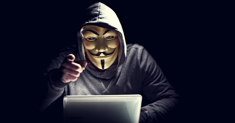 Anonymous sugerează că Trump cheltuie bani pentru a menține fermele de boți în Republica Moldova. Foto: libertatea.ro