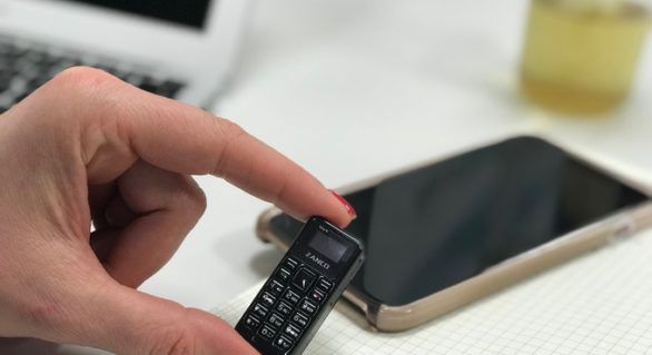 Nu e jucărie: Cum arată cel mai mic telefon mobil din lume