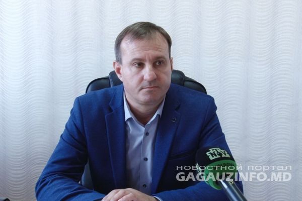 Начальник управления по безопасности пищевых продуктов Михаил Тукан. 