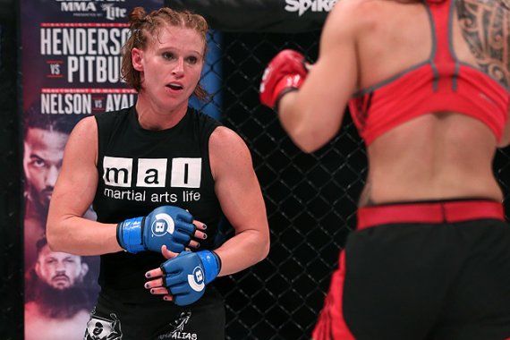Боец MMA Кэти Коллинс умерла в 32 года.