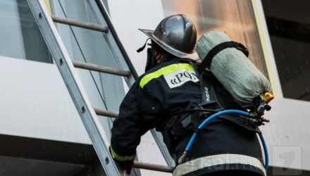 Un apartament din strada Florilor 32/1 din capitală a fost cuprins de flăcări în această dimineață.