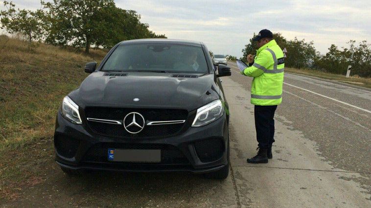 Şoferii care vor încălca regulamentul circulaţiei rutiere vor putea achita amenzile la locul constatării contravenției. Foto: deschide.md