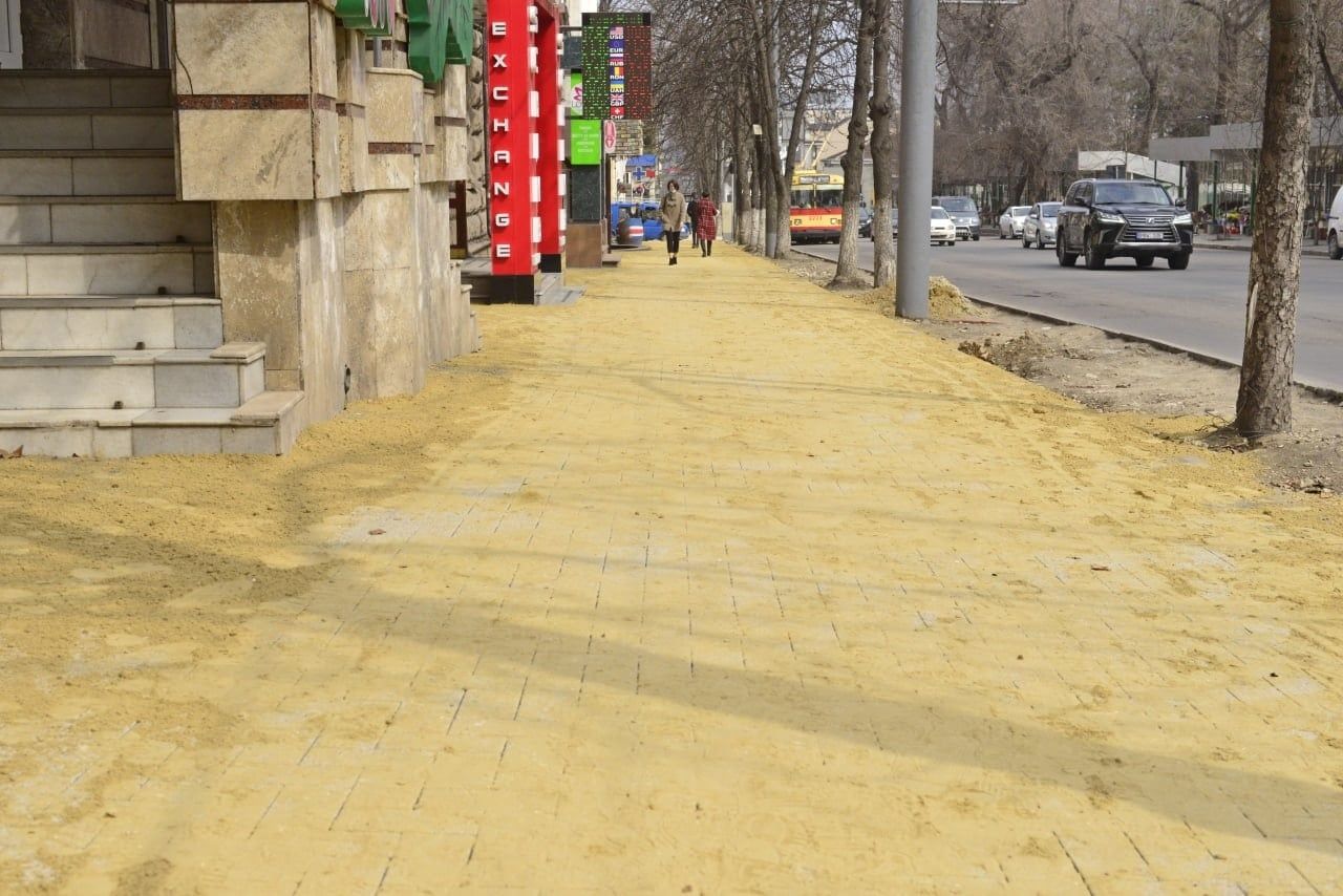 Ремонт тротуаров на улицах Пушкина - Бэнулеску-Бодони завершается.
