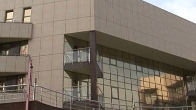 "Este foarte scump, reieşind din tarifele pe care le avem. Se caută o variantă mai simplă de a fi dat în arendă acest sediu", a declarat Voronin.