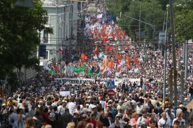 Poliţia, care menţionase iniţial cifra de 10.000 de persoane, la două ore de la debutul marşului a estimat că participă 18.000 de persoane.