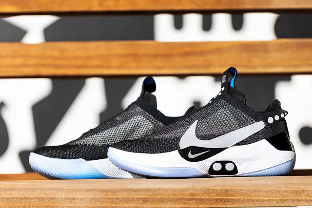 Nike отказывается от кроссовок с автоматической шнуровкой.