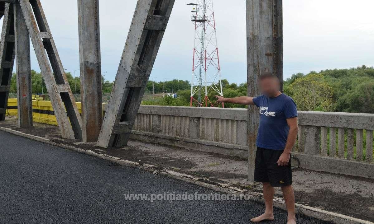 Мужчина заявил, что хотел проверить, сможет ли он переплыть с одного берега на другой реки Прут.