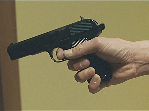 Se presupune că la conflict ar fi asistat şi treia persoană, dar nu se ştie nimic despre locul aflării acesteia.