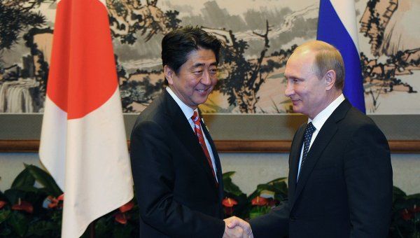 Президент РФ Владимир Путин и премьер-министр Японии Синдзо Абэ.