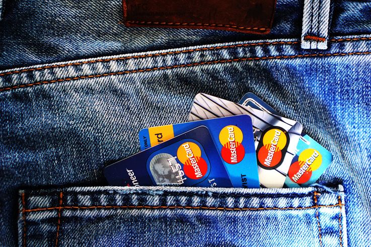 Câte carduri bancare dețin cetățenii R. Moldova