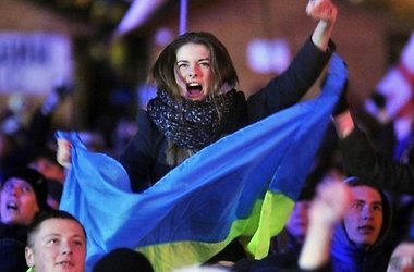 Одновременно и в одном месте максимальное количество людей исполнит гимн Украины.
