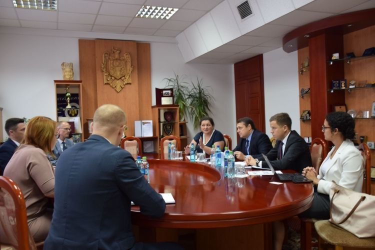 МВФ ознакомился с ходом расследования банковского скандала.