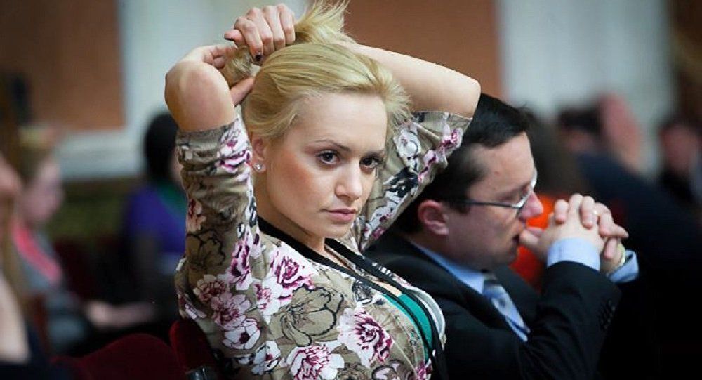 Anișoara Loghin l-ar fi părăsit pe Dorin Chirtoacă pentru că primarul ar face abuz de băuturi spirtoase. Foto: fb.com/ Anisoara Loghin