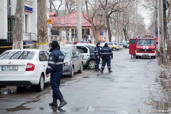 Alerta cu bombă de la sediul central al Victoriabank din capitală, s-a dovedit a fi falsă. Foto: ipn.md