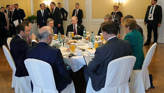 В Кремле назвали тему встречи Путина, Макрона и Меркель на G20.