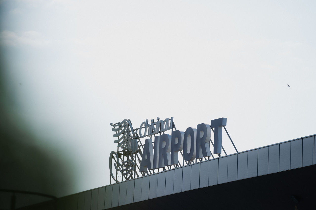 Aeroportul Chișinău funcționează în regim normal, în ciuda vremii nefavorabile. Foto: Point.md