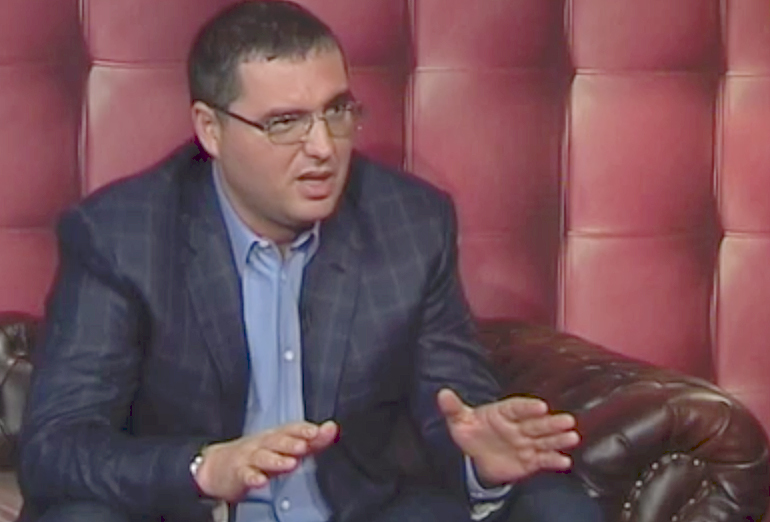 Политик сообщил, что написал по данному факту заявления в СИБ и Генпрокуратуру, отметив, что заранее уверен, за этим не последует никакой реакции.