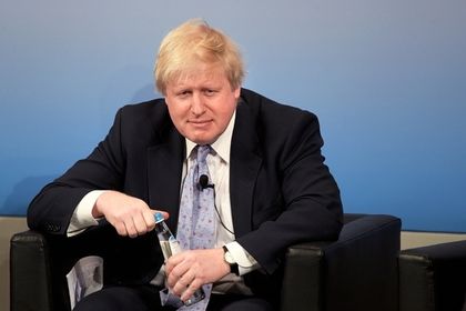 Джонсон намерен убедить США занять более жесткую позицию в общении с Москвой.