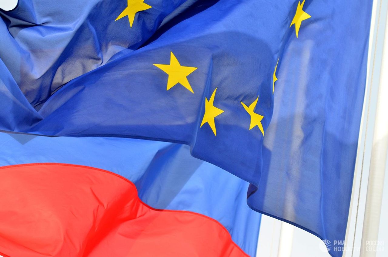 Менее половины европейцев считают Россию угрозой для ЕС.