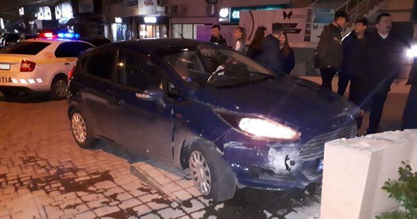 На Ботанике пьяный водитель врезался в парапет.