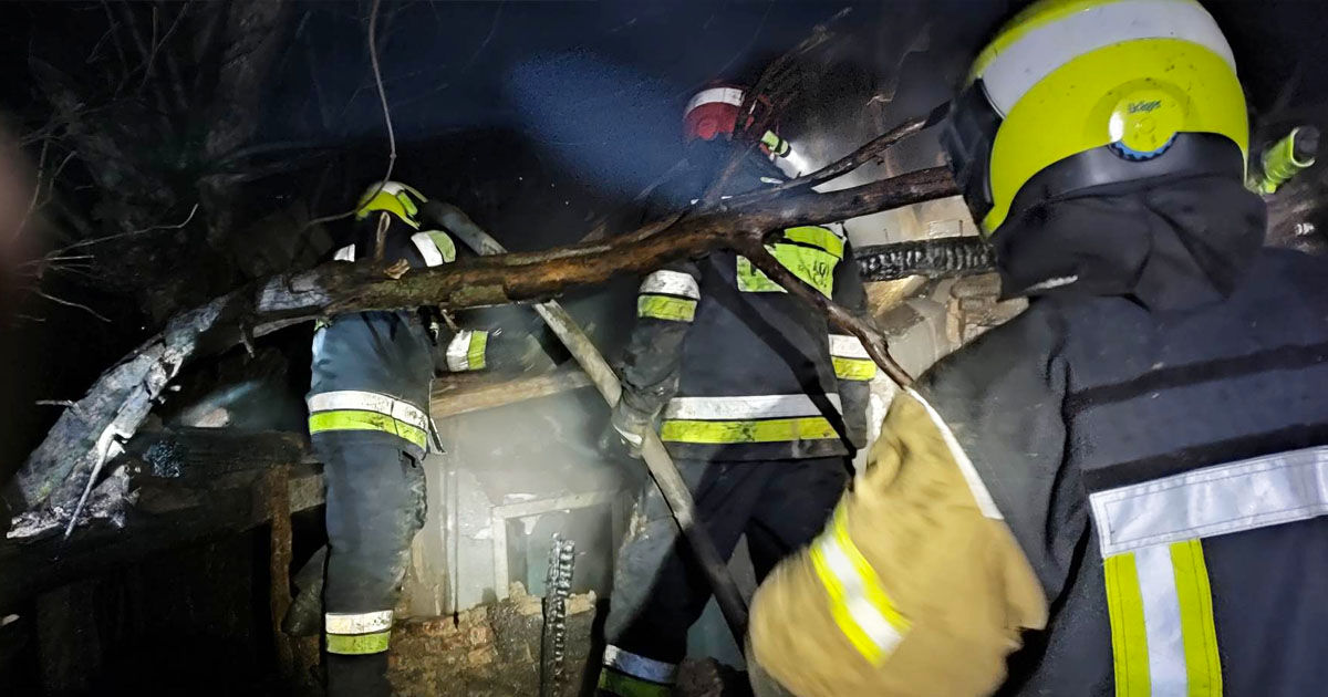 O femeie, resuscitată de pompieri în urma unui incendiu produs într-o casă de locuit din Bălți.