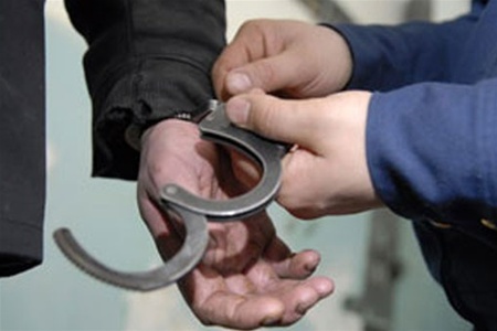 Observîndu-i pe grăniceri, răufăcătorii au încercat să se ascundă după un punct de irigare părăsit, dar fără succes.