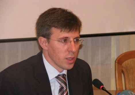 Totodată, Dorin Chirtoacă a mai spus că cel mai probabil îşi va lua liber nu doar o singură zi, ci o perioadă mai îndelungată de concediu.