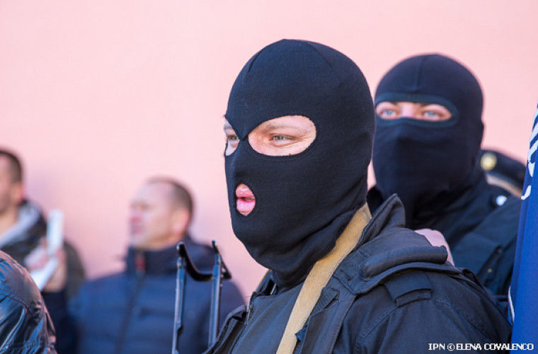 Молодым людям, инсценировавшим похищение девушки, грозит до 5 лет тюрьмы.
