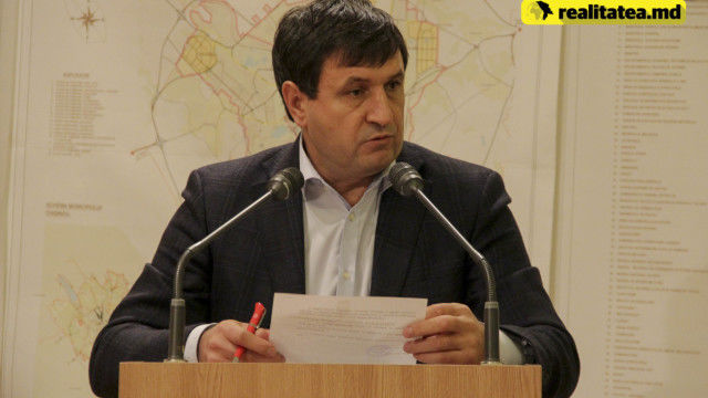 Михай Молдовану заявил, что ждет решения мунсовета в этой связи. 
