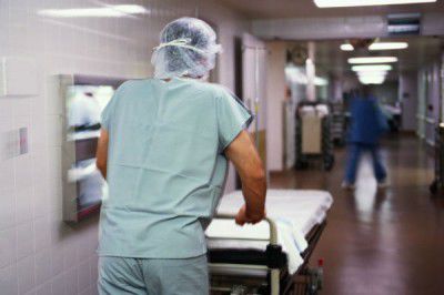 У него были зафиксированы многочисленные ожоги второй и третьей степени на 10 процентах тела.