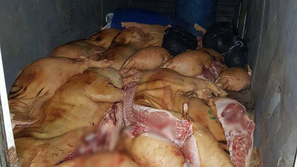 Полиция предотвратила продажу на центральном рынке сомнительного мяса.