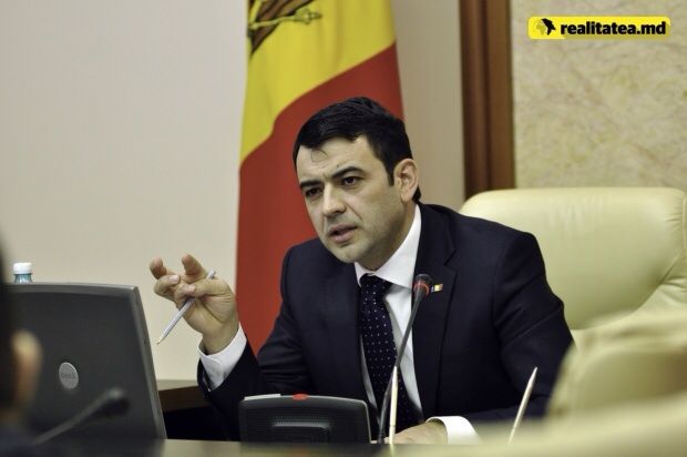 Noul premier Chiril Gaburi încearcă să potolească valul de critici din societate, mergând prin piețe și spitalele. Foto: realitatea.md
