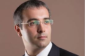 "Interesant, cîți vor mai lua calea proxenentului înfuriat”, a scris politicianul.