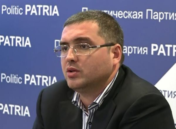Renato Usatii  îi mulţumeşte lui Timofti,  dupa ce a refuzat candidatura lui Plahotniuc pentru functia de premier. Foto: inprofunzime.md