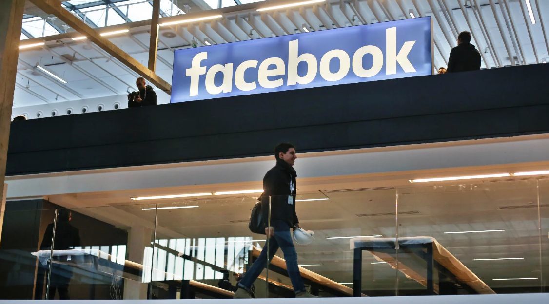 Власти США могут подать антимонопольный иск против Facebook.