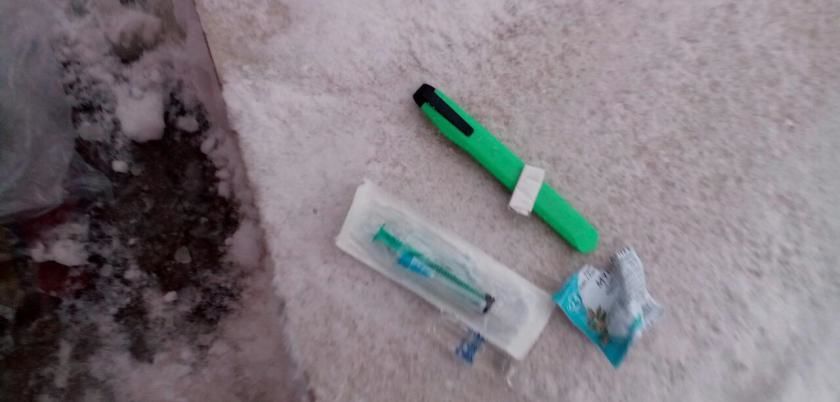 Un consumator de droguri a decedat până la venirea ambulanței