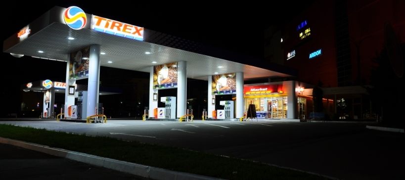 Un tânăr și-a tăiat venele la o stație PECO din Vulcănești. Foto simbol: tirexpetrol.com