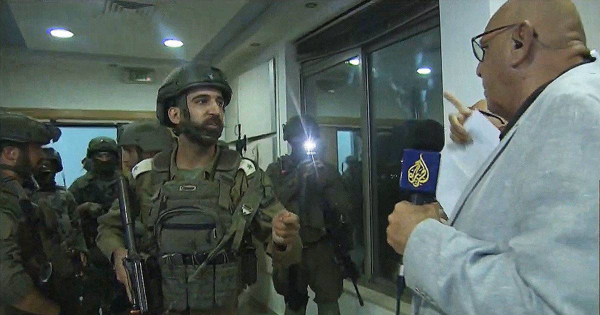 Израильские военные ворвались в офис Al Jazeera в Рамалле.