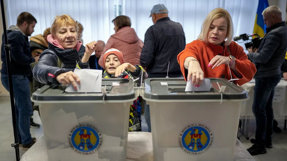Registrul de stat al alegătorilor cuprinde 3.297.502 persoane.