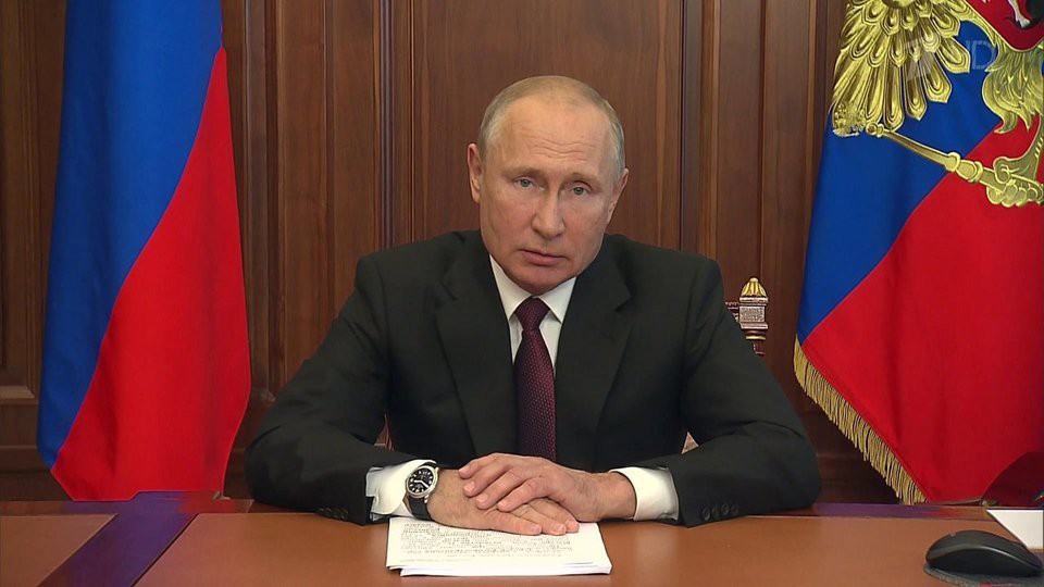 Путин поручил обеспечить поддержание мира ДНР и ЛНР вооруженным силам РФ.