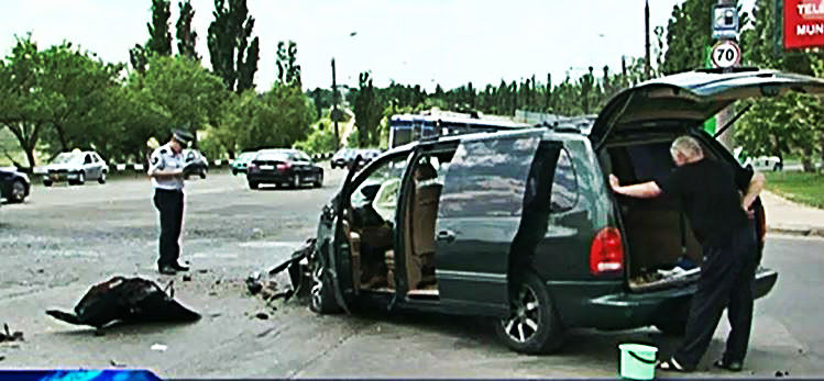 Accident în capitală: Un automobil s-a lovit de o autospecială.