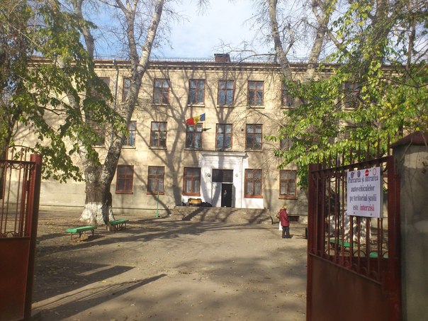 Размеры неофициальных взносов на нужды учащихся и учебных заведений с каждым годом увеличиваются.